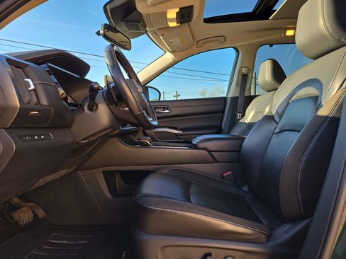 Used 2022 Nissan Pathfinder SL w/ SL Premium Package image 16