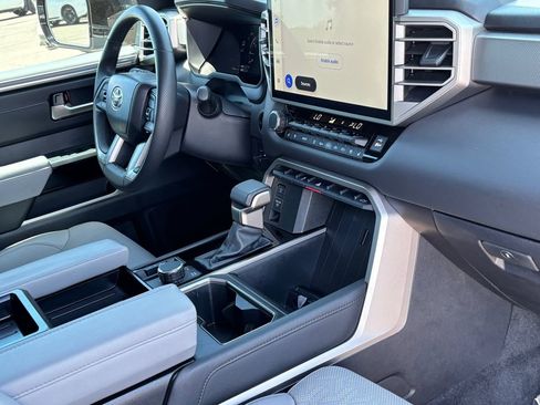 Used 2025 Toyota Tundra Limited AWD/4WD image 9