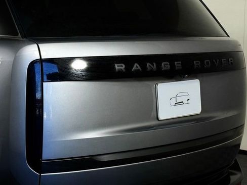 Certified 2025 Land Rover Range Rover SE image 15