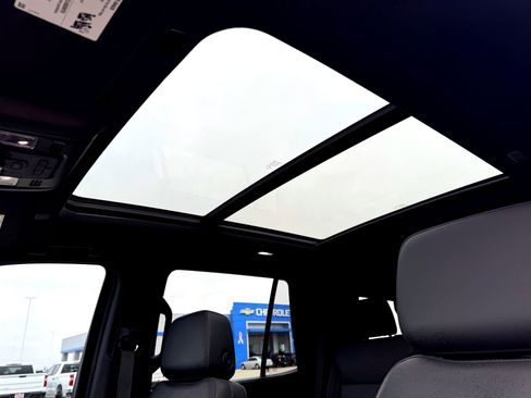 Used 2024 Chevrolet Tahoe Z71 w/ Luxury Package image 14