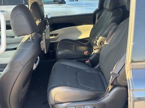 Used 2024 Kia Carnival SX Prestige image 17