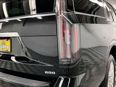Used 2025 Cadillac Escalade ESV Premium Luxury AWD/4WD image 9