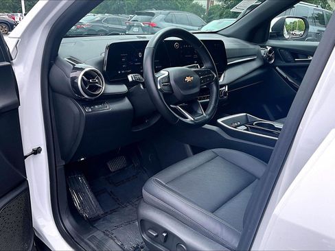 Used 2025 Chevrolet Equinox LT w/ Convenience Package II AWD/4WD image 12