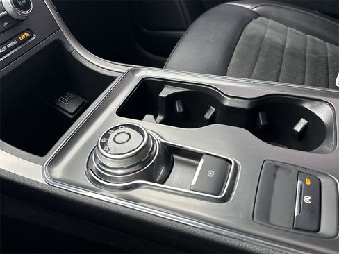 Used 2022 Ford Edge ST-Line image 21