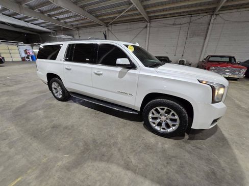 Used 2019 GMC Yukon XL SLT w/ Open Road Package AWD/4WD image 17