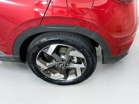 Used 2025 Hyundai Venue SEL FWD image 11
