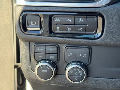 Used 2025 GMC Yukon XL Denali image 19