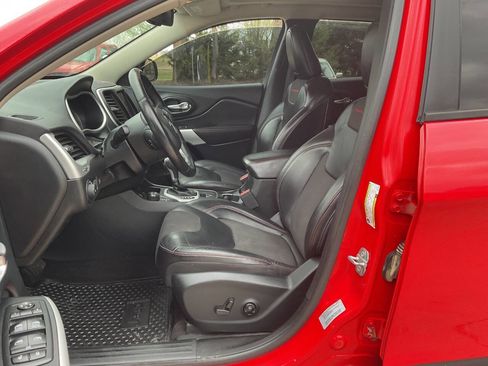 Used 2017 Jeep Cherokee Trailhawk w/ Comfort/Convenience Group AWD/4WD image 15