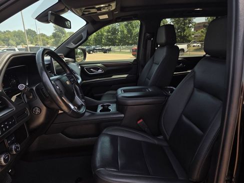 Used 2022 Chevrolet Suburban LT w/ Luxury Package RWD image 16