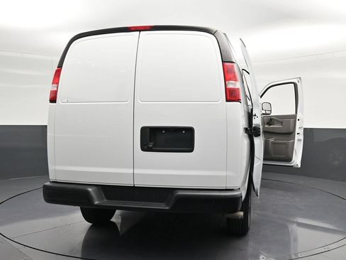 Used 2022 Chevrolet Express 3500 w/ Driver Convenience Package RWD image 25
