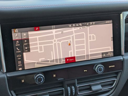 New 2026 Porsche Macan image 18