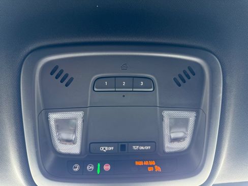 Used 2023 Chevrolet Traverse LT FWD image 29