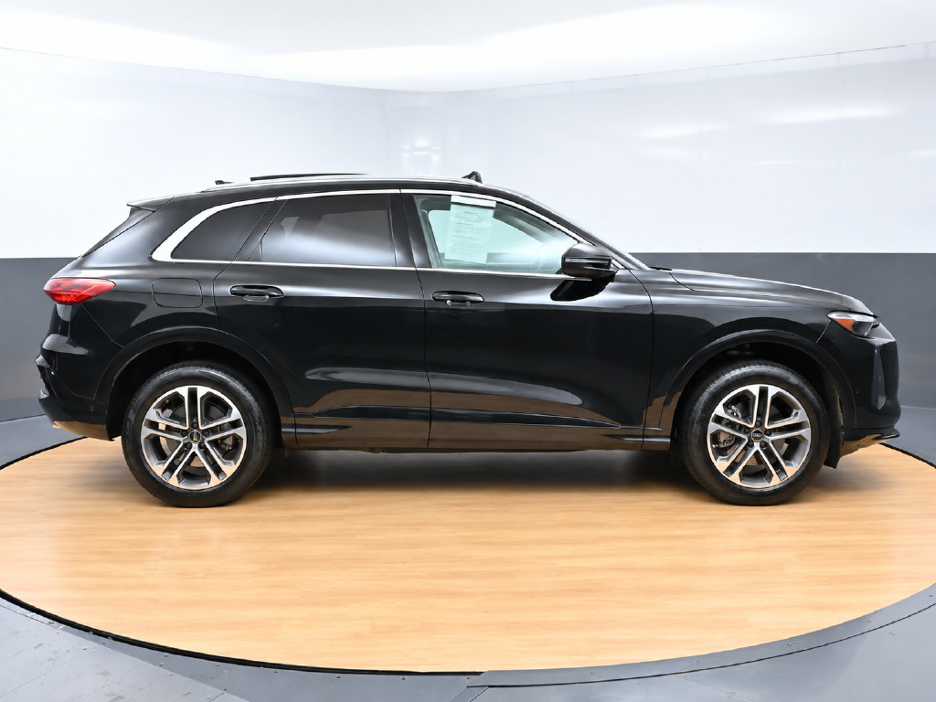 Used 2025 Audi Q5 Premium w/ Convenience Package AWD/4WD image 3