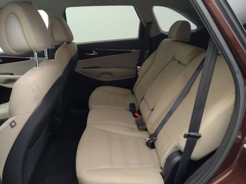 Used 2016 Kia Sorento LX image 18
