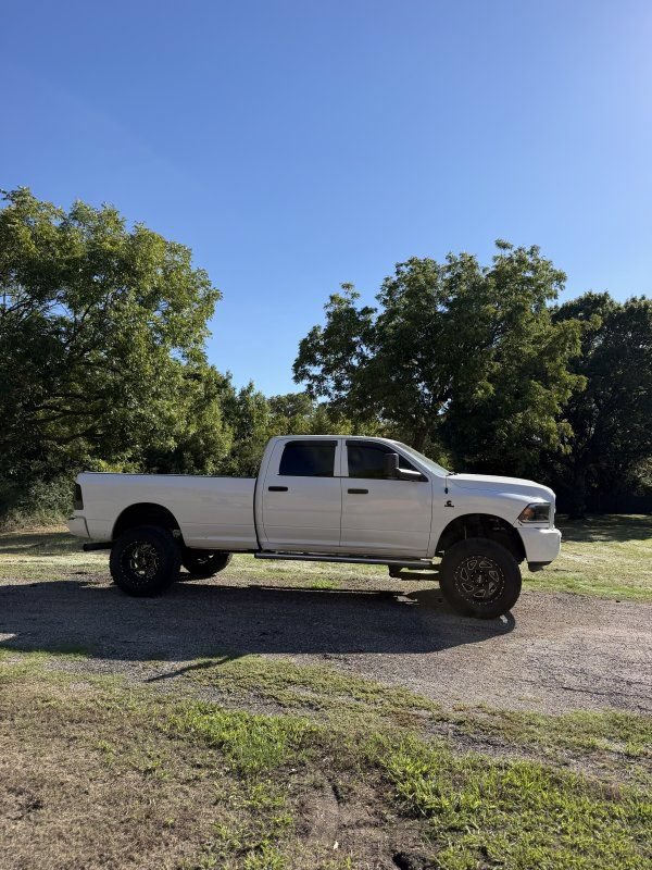 Used 2017 RAM 2500 Tradesman w/ Chrome Appearance Group AWD/4WD image 4