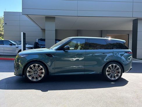 Used 2024 Land Rover Range Rover Sport Dynamic SE AWD/4WD image 2