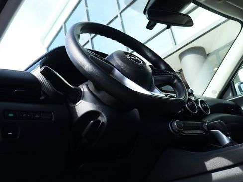 Used 2025 Nissan Sentra SV image 40