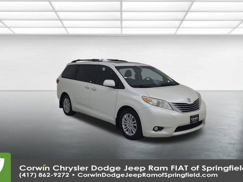 Used 2016 Toyota Sienna L image 3