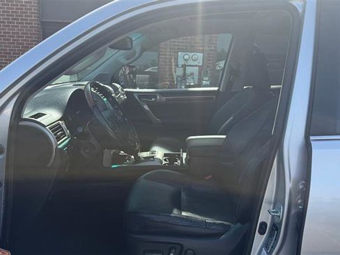 Used 2016 Lexus GX 460 w/ Premium Package image 33