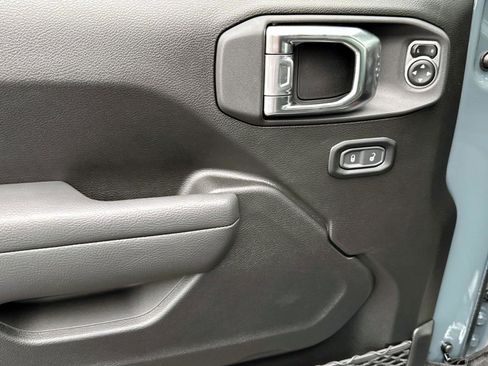 New 2025 Jeep Gladiator Sport image 7