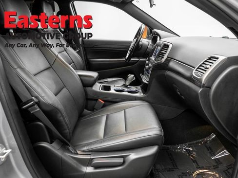 Used 2021 Jeep Grand Cherokee Laredo w/ Security & Convenience Group AWD/4WD image 24