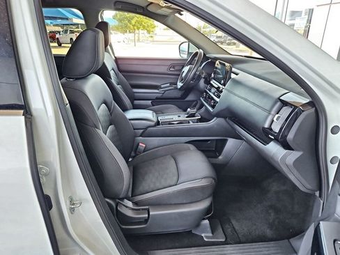 Used 2024 Nissan Pathfinder SV FWD image 20