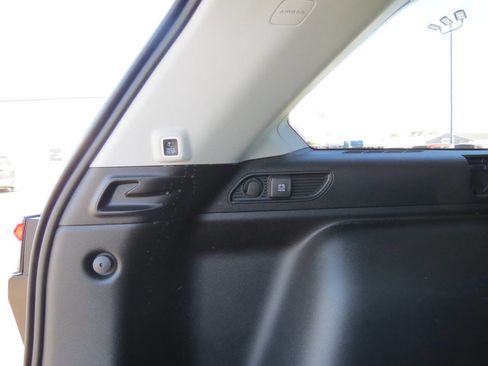 Used 2023 Jeep Grand Cherokee Limited image 29