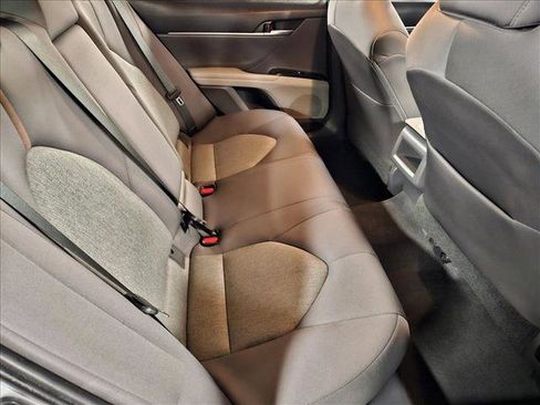 Used 2019 Toyota Camry LE image 18