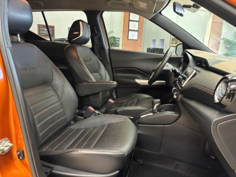 Used 2018 Nissan Kicks SR w/ Premium Package FWD image 7