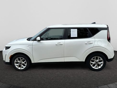 Used 2023 Kia Soul LX w/ LX Technology Package image 2