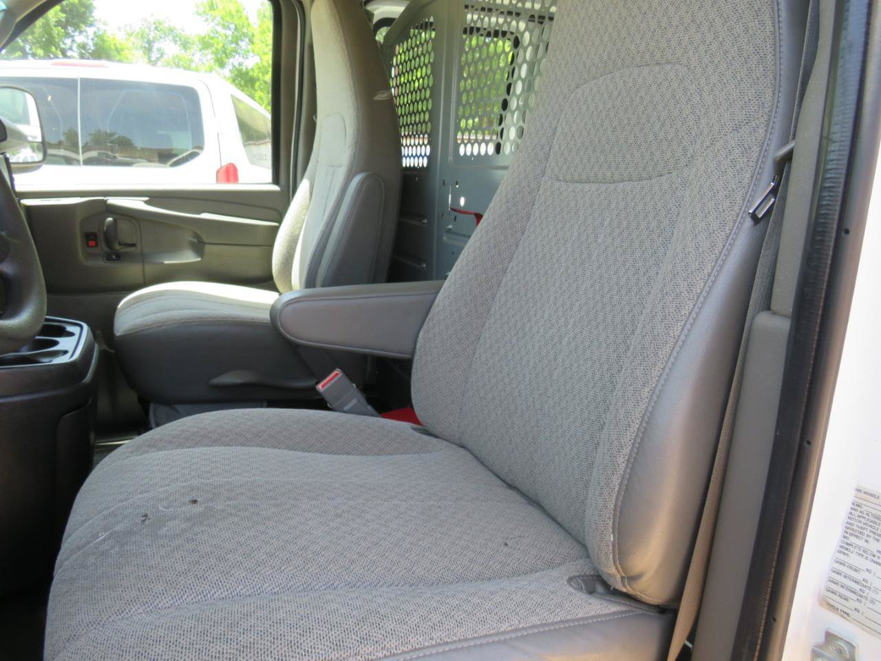 Used 2015 GMC Savana 2500 RWD image 8
