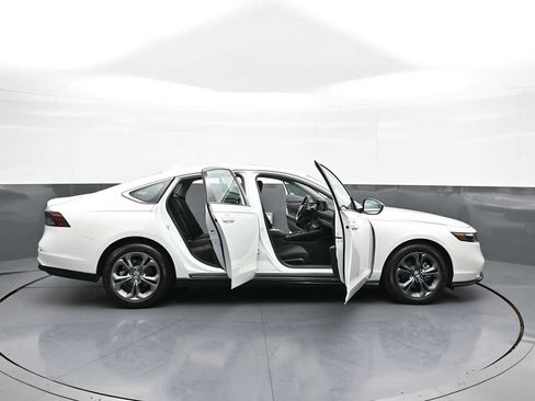 Used 2024 Honda Accord EX image 41
