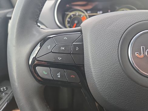 Used 2023 Jeep Cherokee Altitude Lux AWD/4WD image 11