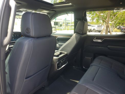 Used 2025 Chevrolet Silverado 1500 High Country w/ Technology Package image 10