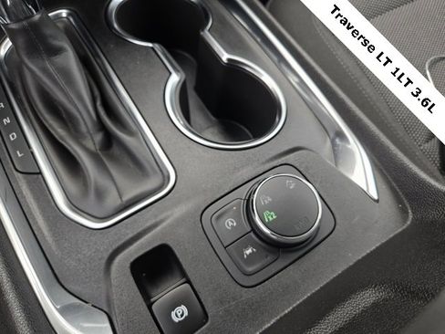 Used 2023 Chevrolet Traverse LT image 28