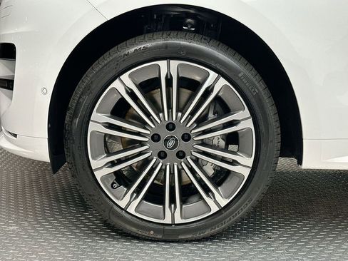 Used 2025 Land Rover Range Rover Sport Dynamic SE image 5