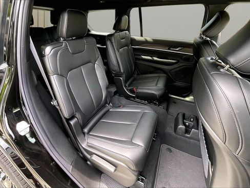 New 2026 Jeep Grand Cherokee L Limited w/ Limited Altitude Package AWD/4WD image 21