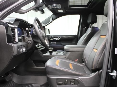 Used 2025 GMC Sierra 1500 AT4 w/ Technology Package AWD/4WD image 15