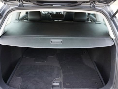 Used 2015 Volkswagen Golf S image 28