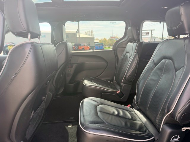 Used 2025 Chrysler Pacifica Limited FWD image 22