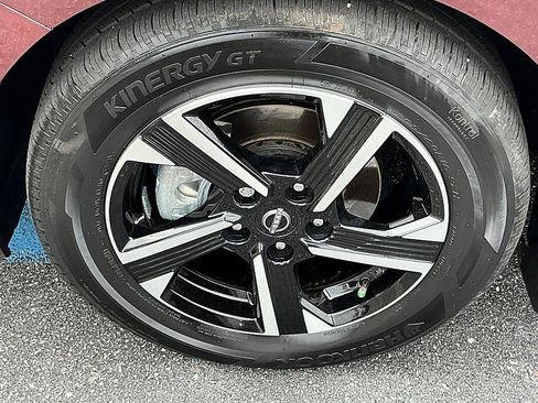 Used 2025 Nissan Sentra SV FWD image 7
