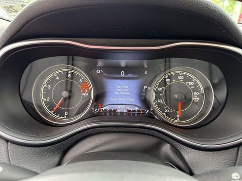 Used 2023 Jeep Cherokee Altitude Lux w/ Lux Elite Package AWD/4WD image 13