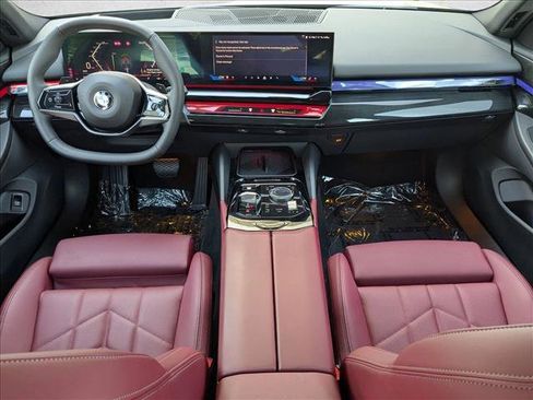 Used 2025 BMW 540i xDrive image 18