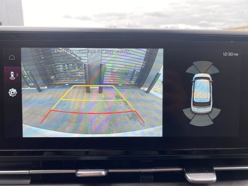 Certified 2023 Kia Carnival EX image 23