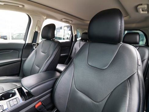 Used 2019 Ford Edge Titanium w/ Equipment Group 301A AWD/4WD image 6