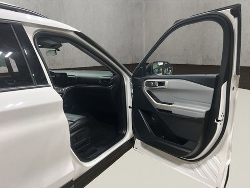 Used 2023 Ford Explorer XLT w/ Equipment Group 202A image 18