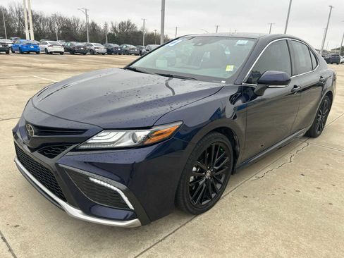Used 2022 Toyota Camry XSE image 3