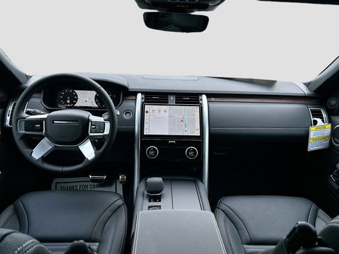 New 2025 Land Rover Discovery Dynamic SE image 11