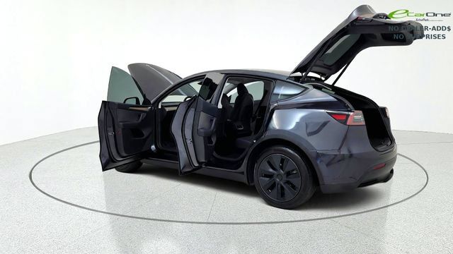 Used 2025 Tesla Model Y Long Range RWD image 16