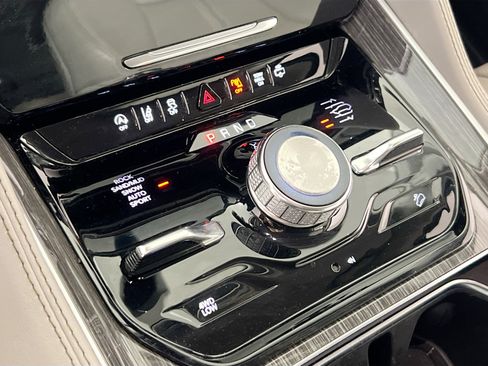 Used 2022 Jeep Wagoneer Series III w/ Flexible Seating Group image 17